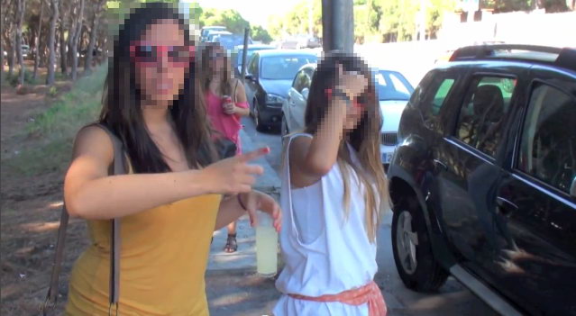 Imagen 5 extra�da de un video grabado por un grupo de vecinos de Gav� Mar sobre las molestias que los clientes de un afterhour de Viladevoquen en Gav� Mar (12 Octubre 2011)